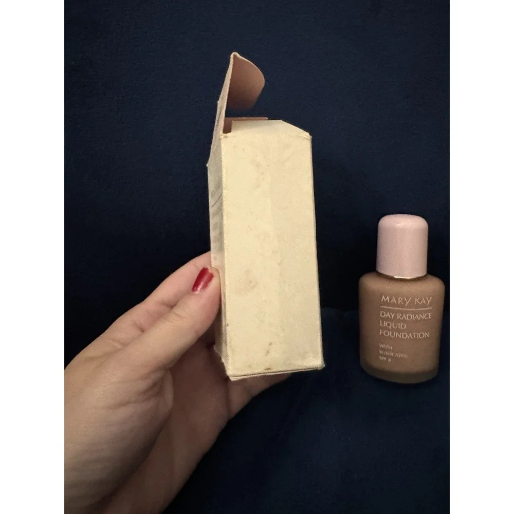 NIB! Mary Kay DELICATE BEIGE Day Radiance Liquid Foundation W/SPF 8 Item #6327